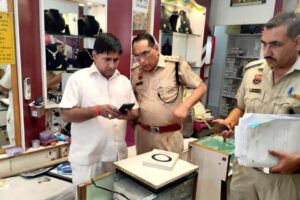 विशाल ज्वैलर्स के कर्मचारियों पर करोड़ों की चपत का आरोप, चोरी का माल दूसरे शहरों में बेचने का दावा 3 IMG 20261001 202448